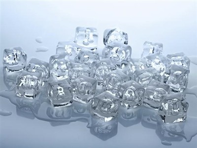 Trockeneis gegen normales Eis: Was ist der Unterschied?